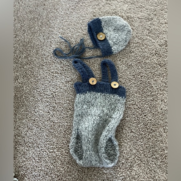 Hand knitted newborn onesie with bonnet. Blue. One size - Picture 1 of 1